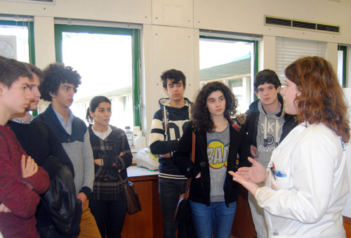 Fotografiaa da visita de alunos da Escola Alcaides de Faria